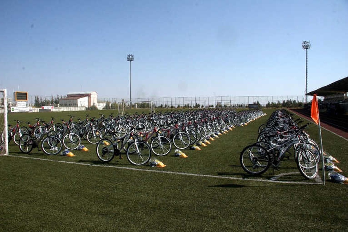 Kilis\'te Çocuklar Bayrama Bisiklet Sevinciyle Giriyor