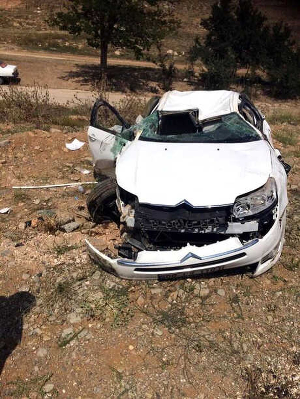 Otomobil Şarampole Devrildi: 5 Yaralı