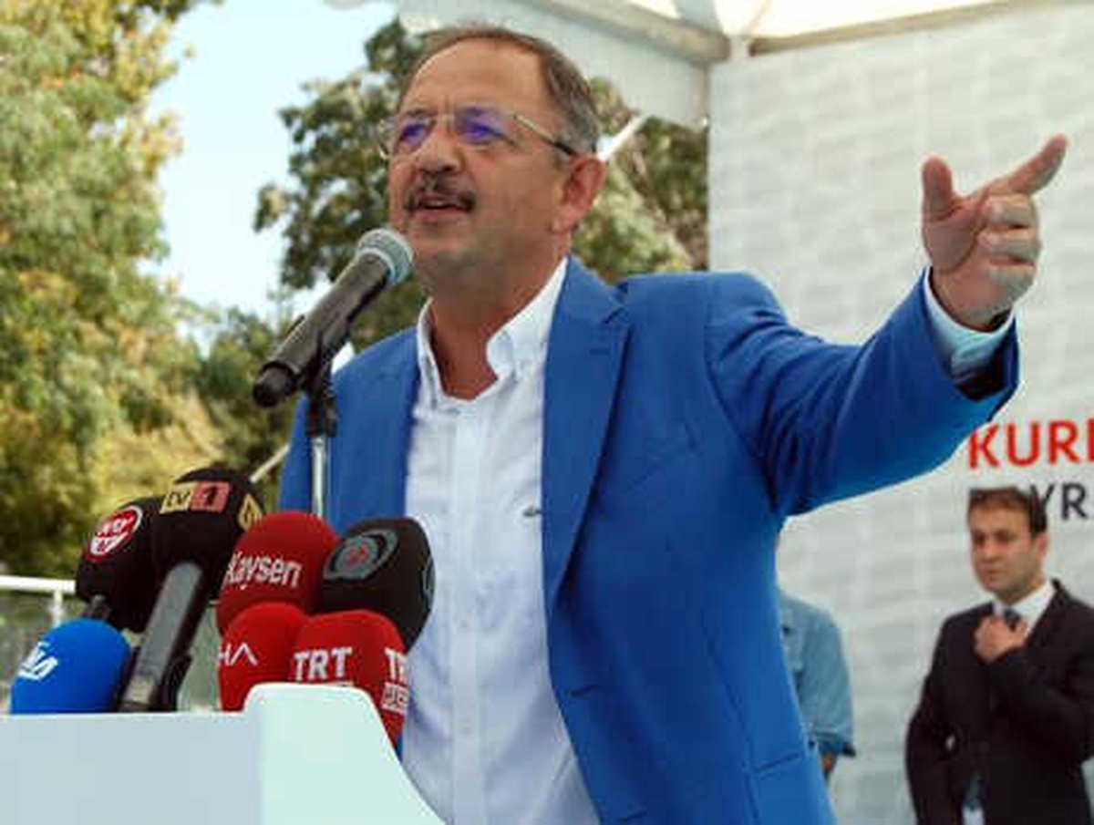 Özhaseki\'den Trump Açıklaması: Adamın Her Yanı Oynuyor