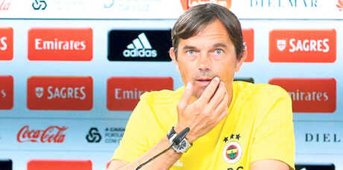 Phillip Cocu Ortada Kaldı!