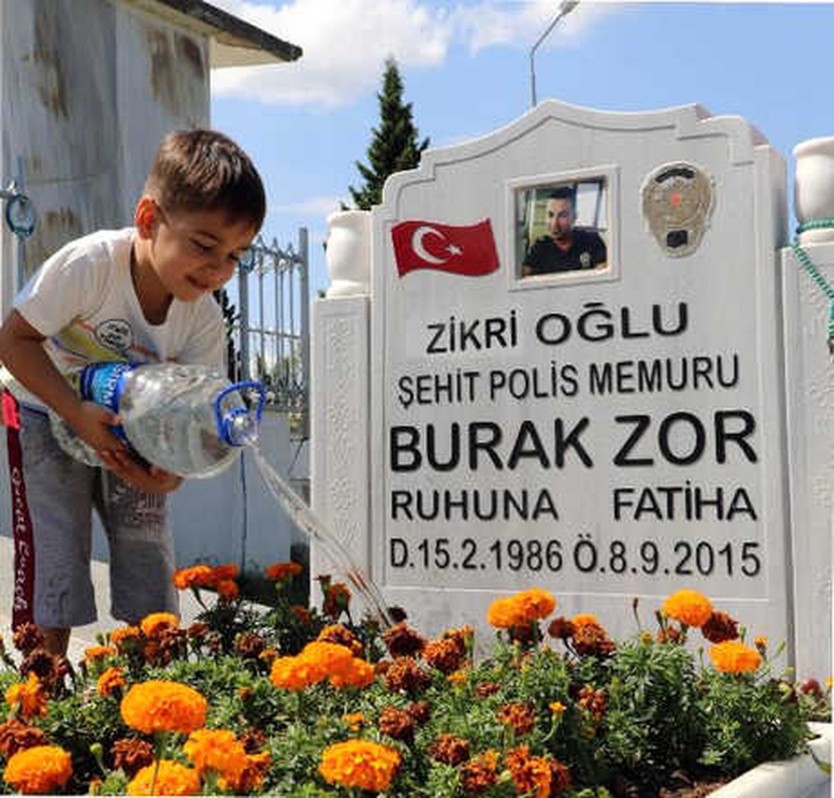 Şehit Babasının Mezarını Ziyaret Eden Minik Eymen\'in Yürek Burkan Sözleri