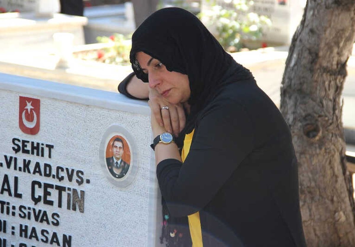 Şehitlikte Hüzünlü Arefe
