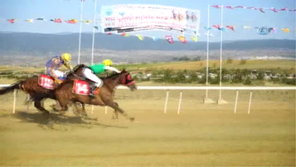 Taşköprü\'de Düzenlenen At Yarışları Nefesleri Kesti