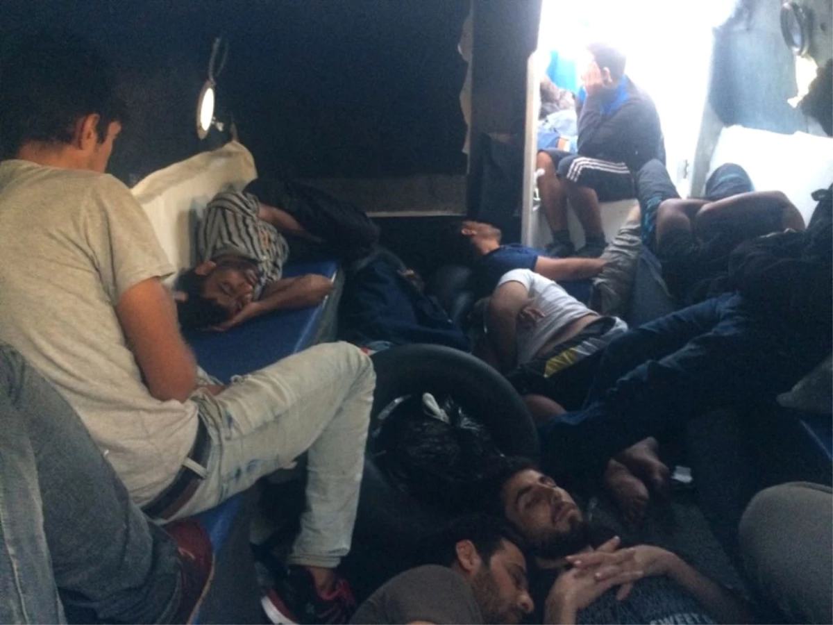 Teknede Mahsur Kalan Kaçak Suriyeliler Kurtarıldı
