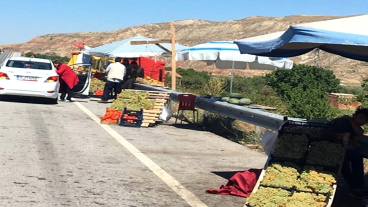 Tezgahları Kaldırılan Çiftçiler ile Polis ve Jandarma Arasında Arbede Yaşandı