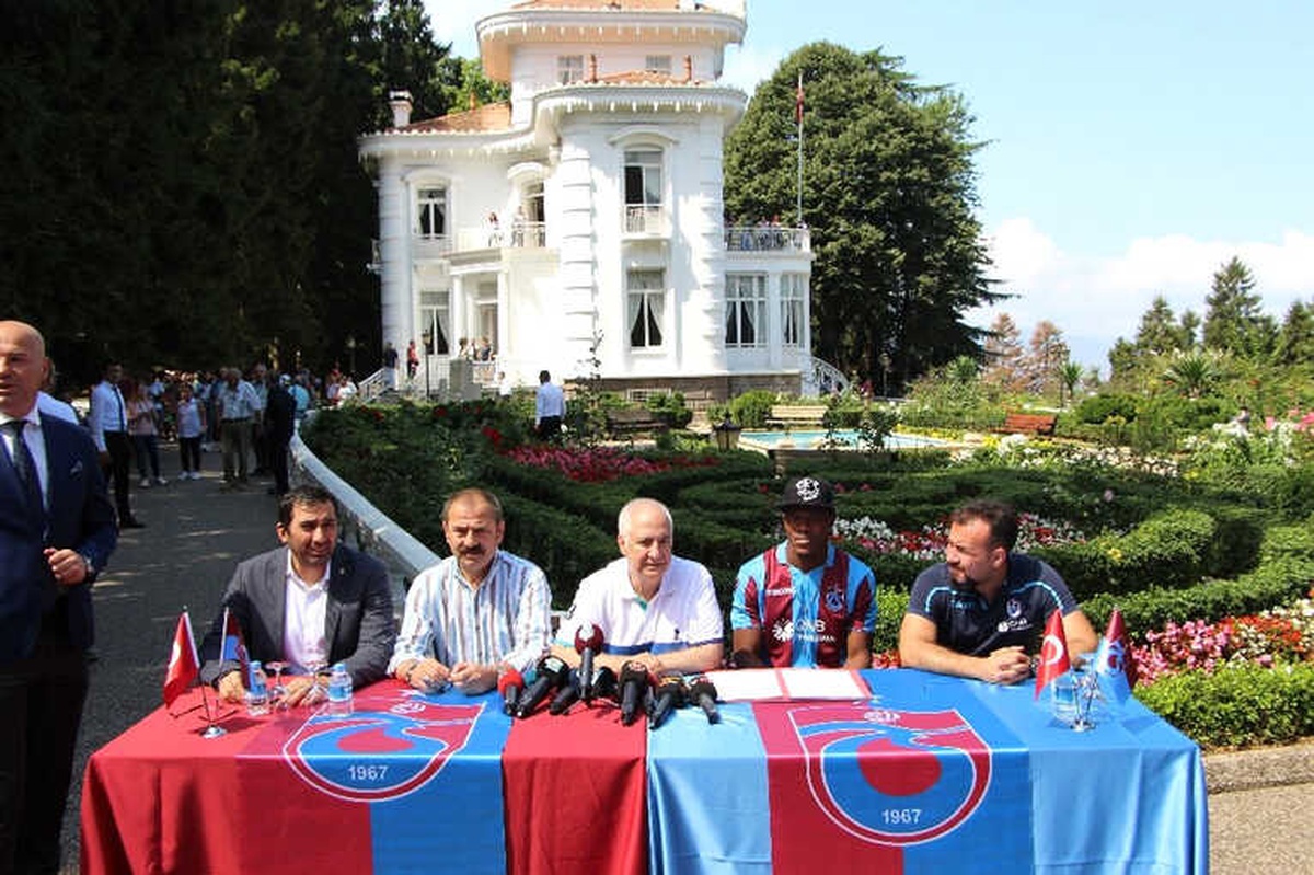 Trabzonspor\'un Yeni Transferi Nwekaeme Sözleşmeye İmza Attı