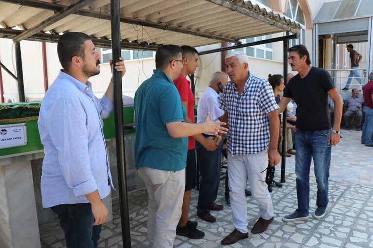 Trafik Kazasında Ölen Anne ve Kızı Son Yolcuğuna Uğurlandı