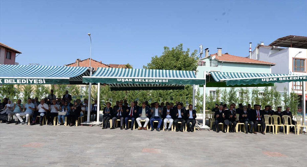 Uşak Protokolünden Şehitliğe Bayram Ziyareti