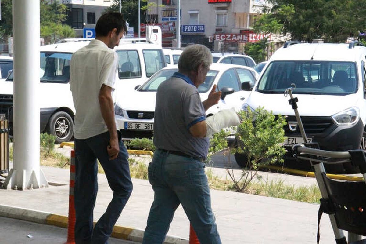 Antalya\'da \'Acemi Kasaplar\' İş Başında