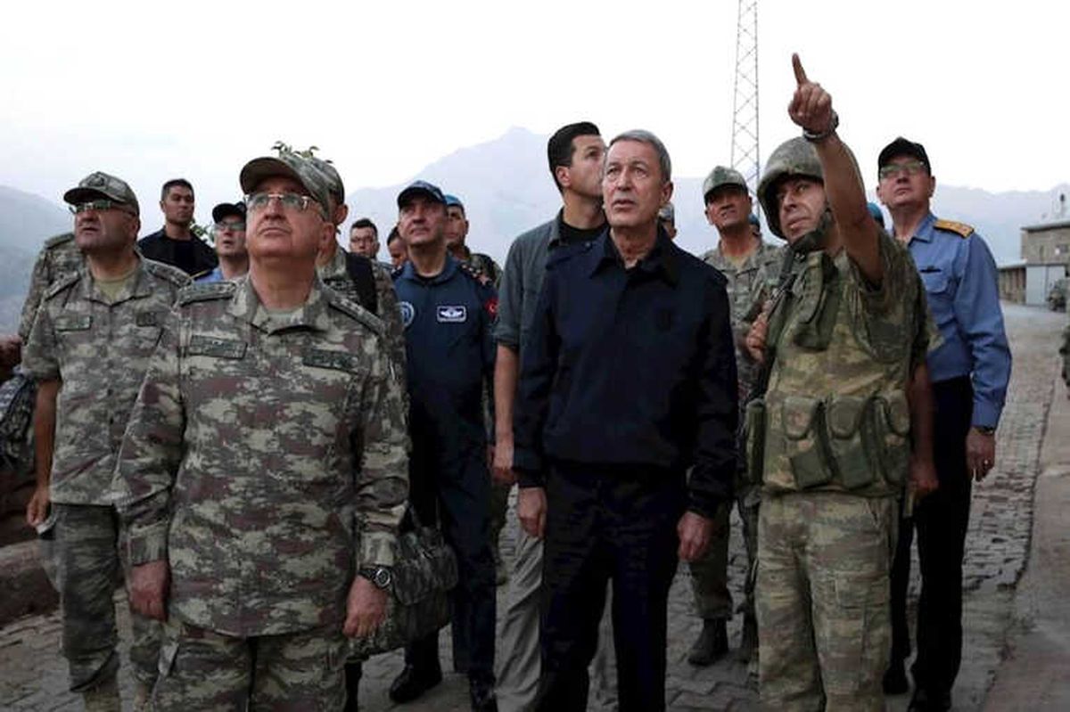 Bakan Akar, Hakkari\'de Askerlerle Bayramlaştı