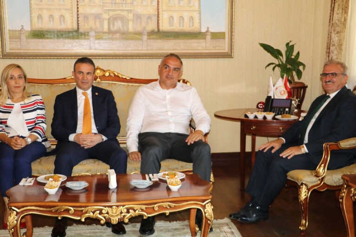 Bakan Ersoy\'dan Turizmcilere Uyarı