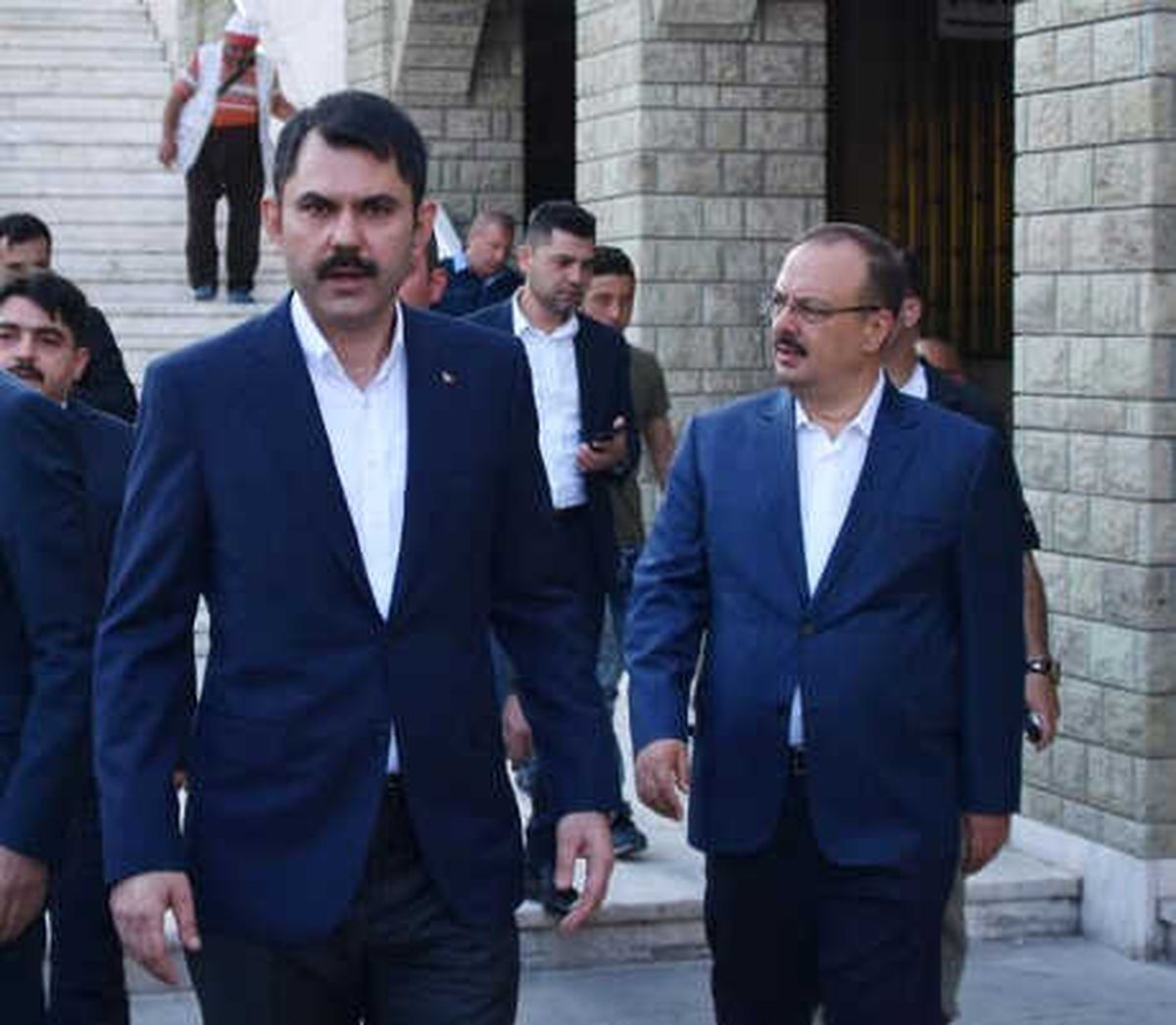 Çocuklara Bayram Harçlığı Dağıtan Bakan\'dan, "Ekonomik Bir Savaşla Karşı Karşıyayız" Açıklaması