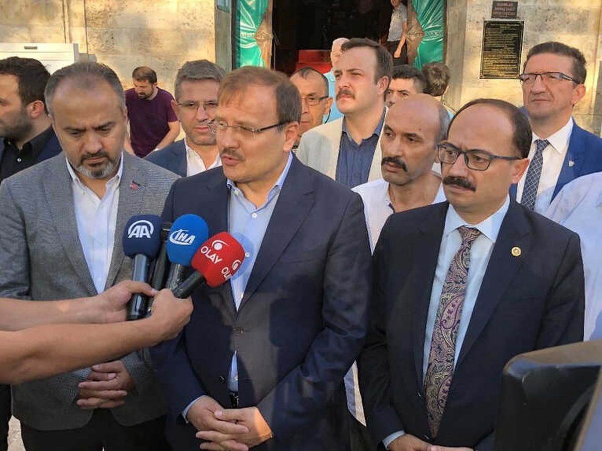 Çavuşoğlu, Bayram Namazını Ulu Cami\'de Kıldı