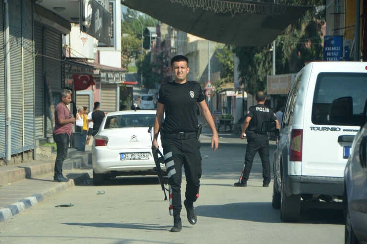 Çocukların Kavgasına Büyükler Katıldı Ortalık Karıştı