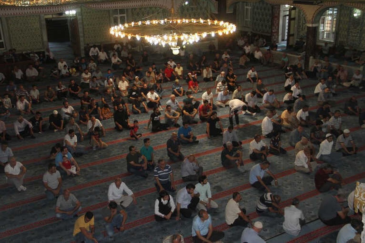 Elazığ\'da Bayram Namazında Camiler Doldu Taştı