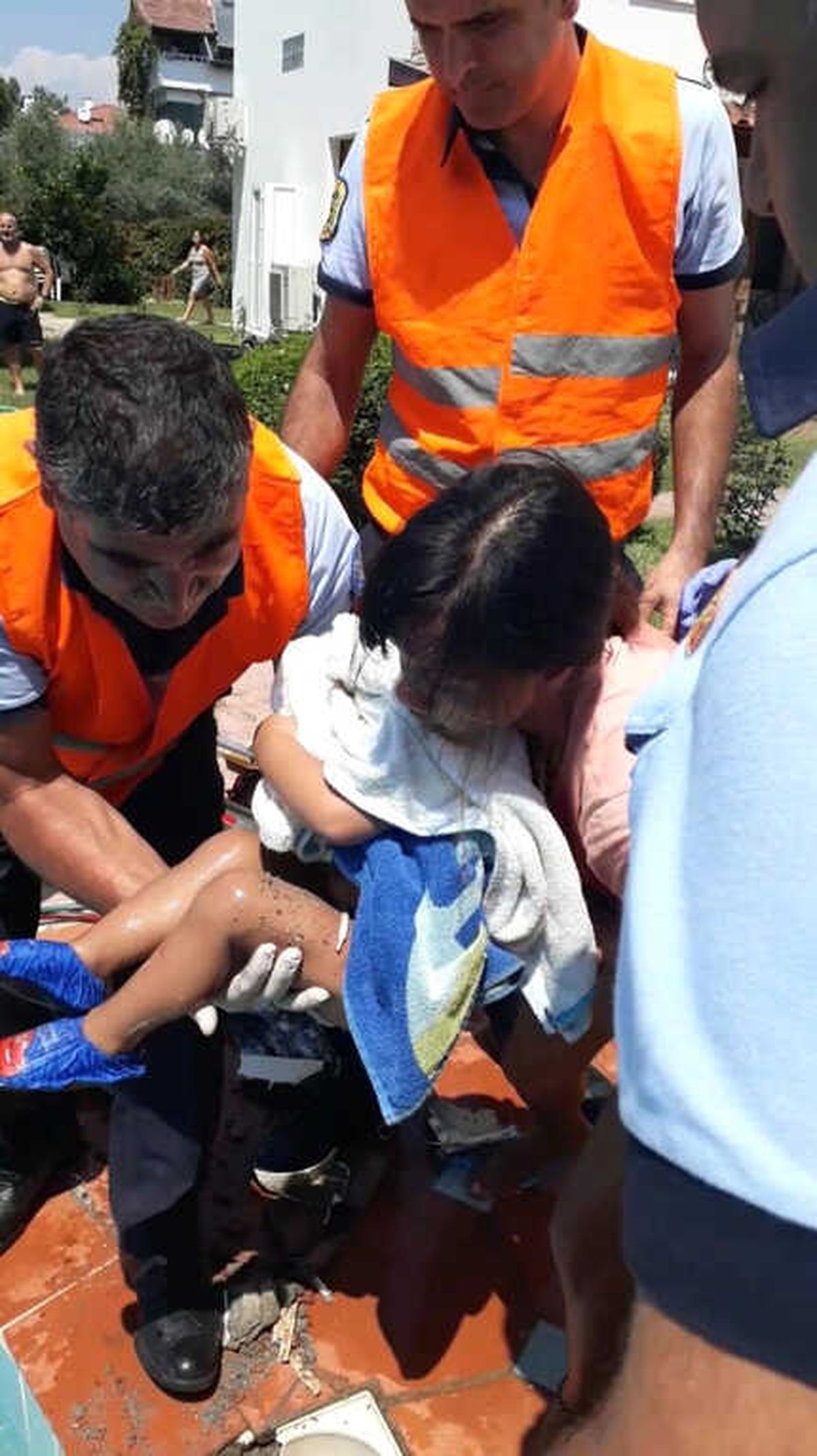 Fethiye\'de Boruya Sıkışan Çocuğu İtfaiye Kurtardı
