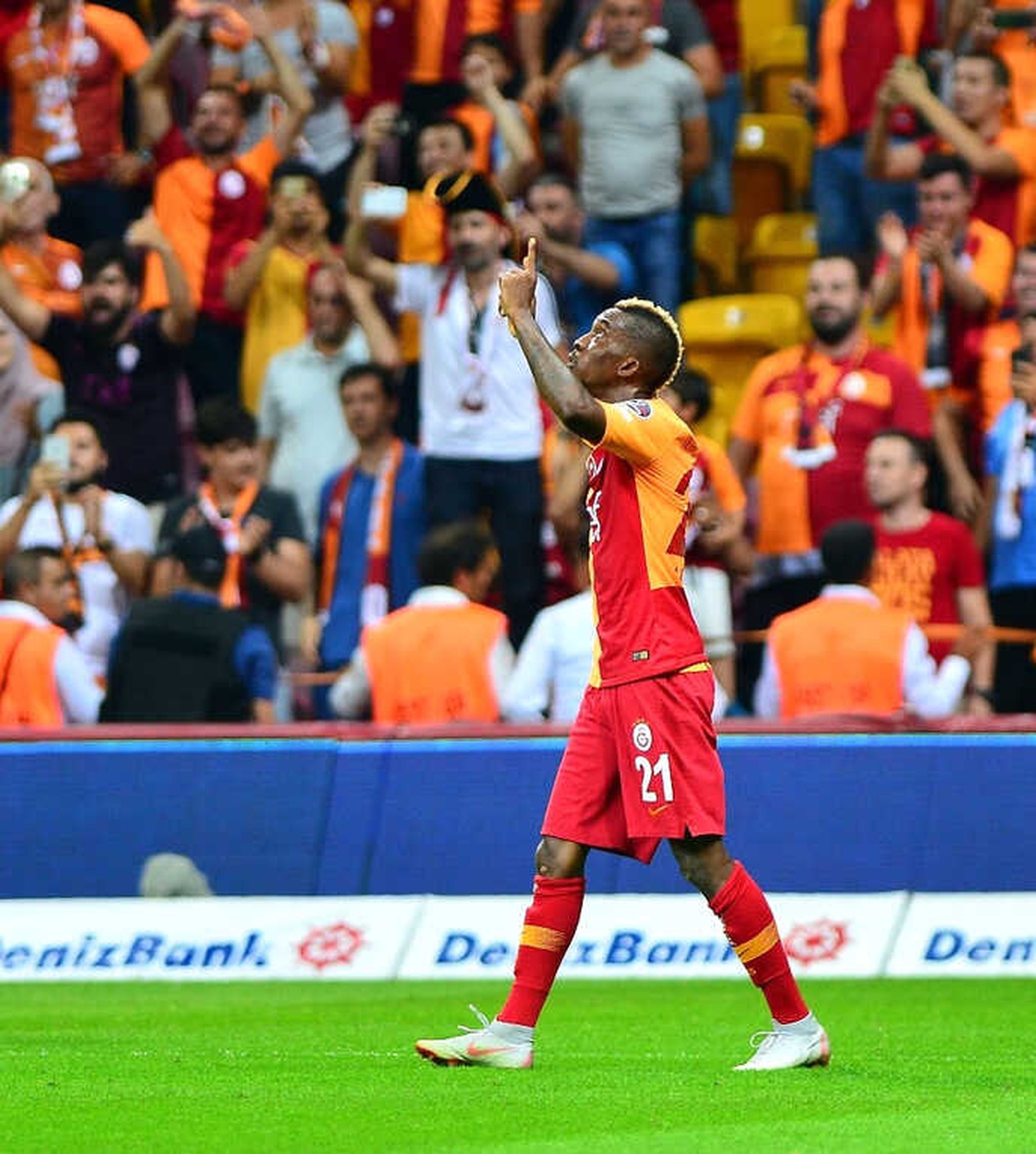 Galatasaray\'ı Göztepe Karşısında 1-0 Öne Geçiren Golü 58 Bin Kişi İzledi