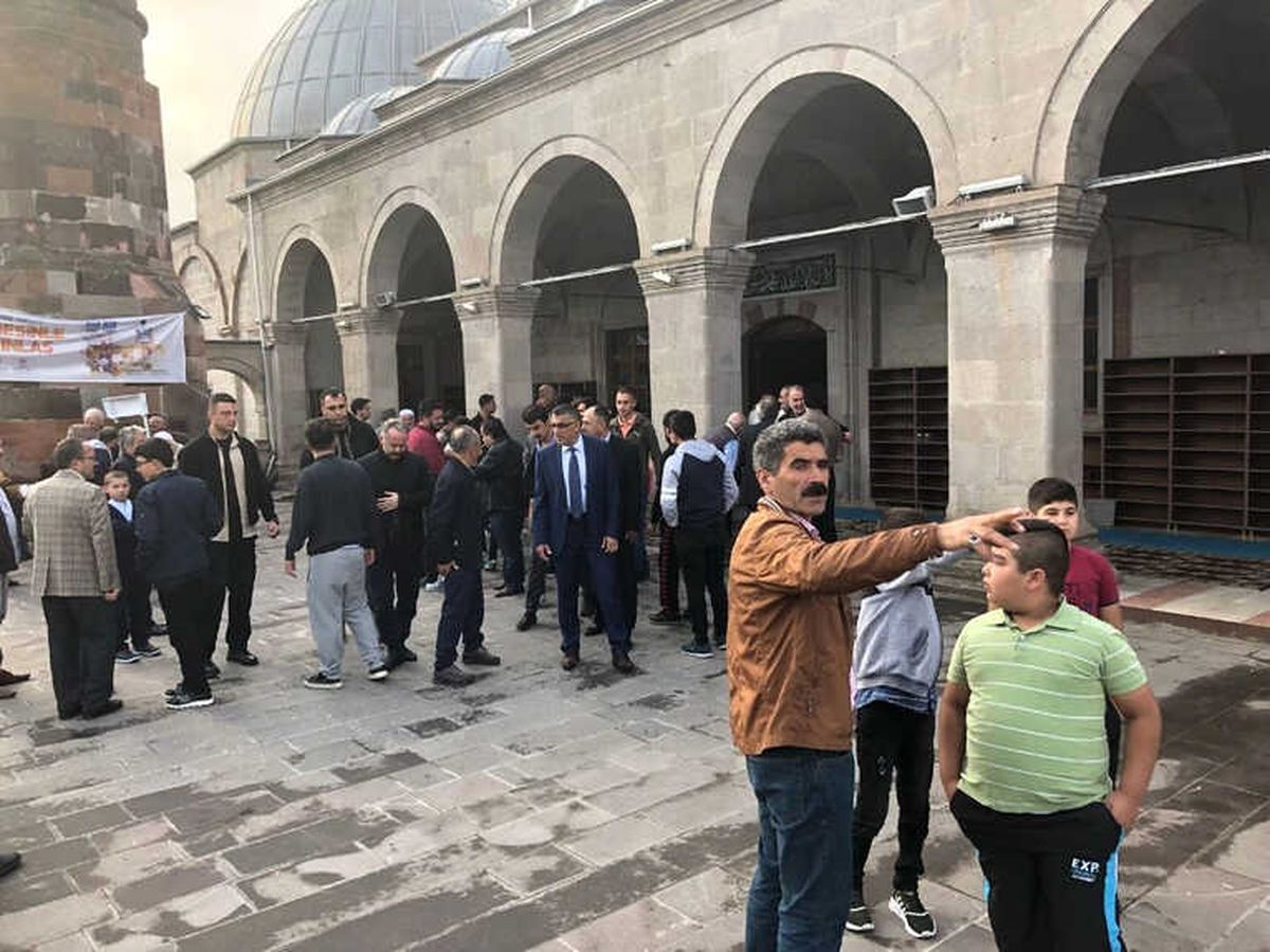 Kars\'ta Bayram Namazında Camiler Doldu Taştı