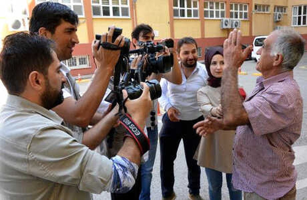 Kurbanlar Çocukların Gözü Önünde Kesildi, Acemi Kasaplar Hastaneye Koştu