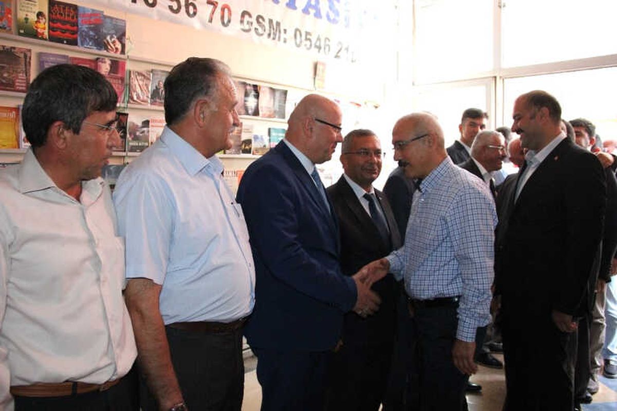 Lütfi Elvan Karaman\'da Partisinin Bayramlaşma Programına Katıldı