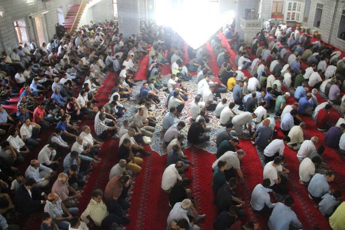 Peygamberler Şehrinde Binlerce Kişi Bayram Namazı İçin Balıklıgöl\'e Akın Etti