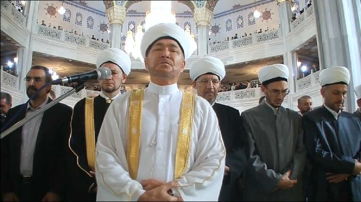 Rusya\'da Müslümanlar Bayram Namazına Akın Etti