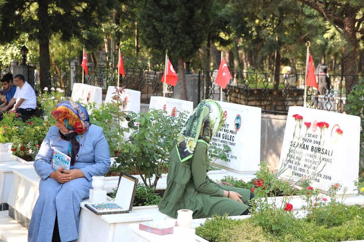 Şehitliklerde Buruk Bayram