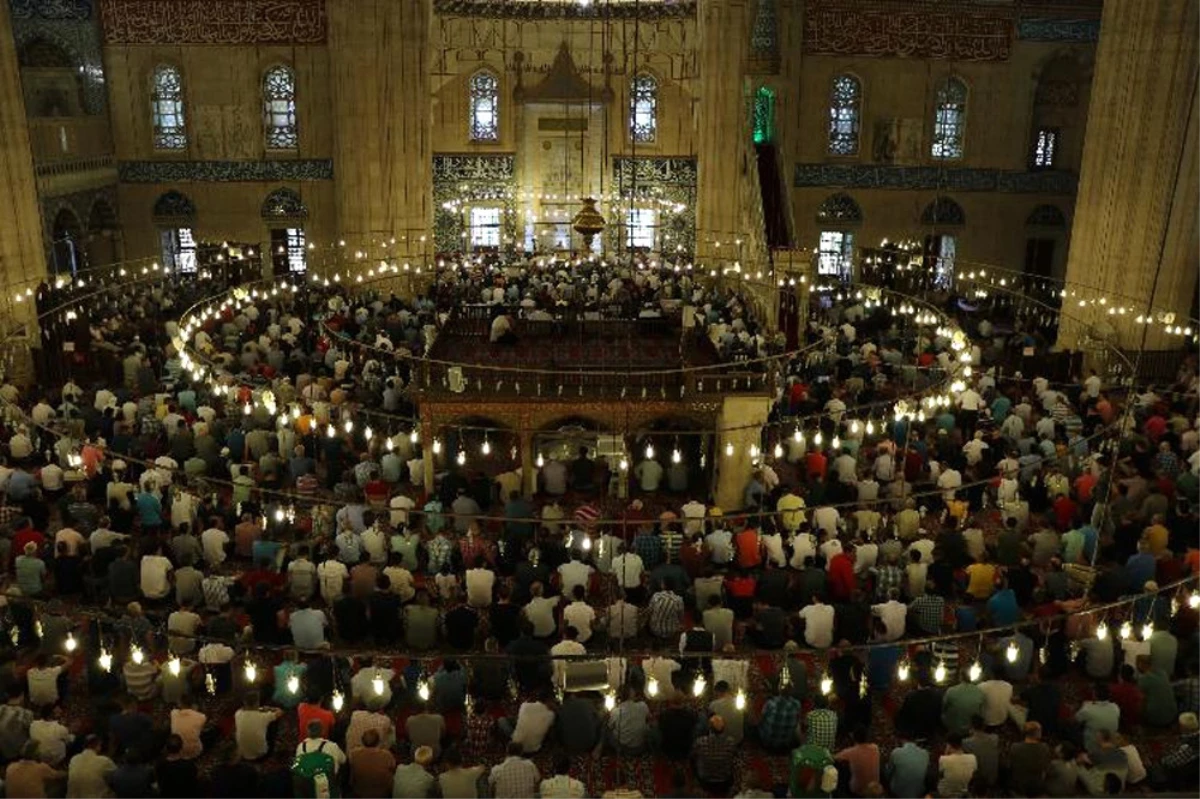 Selimiye Camii Bayram Sabahı Doldu Taştı