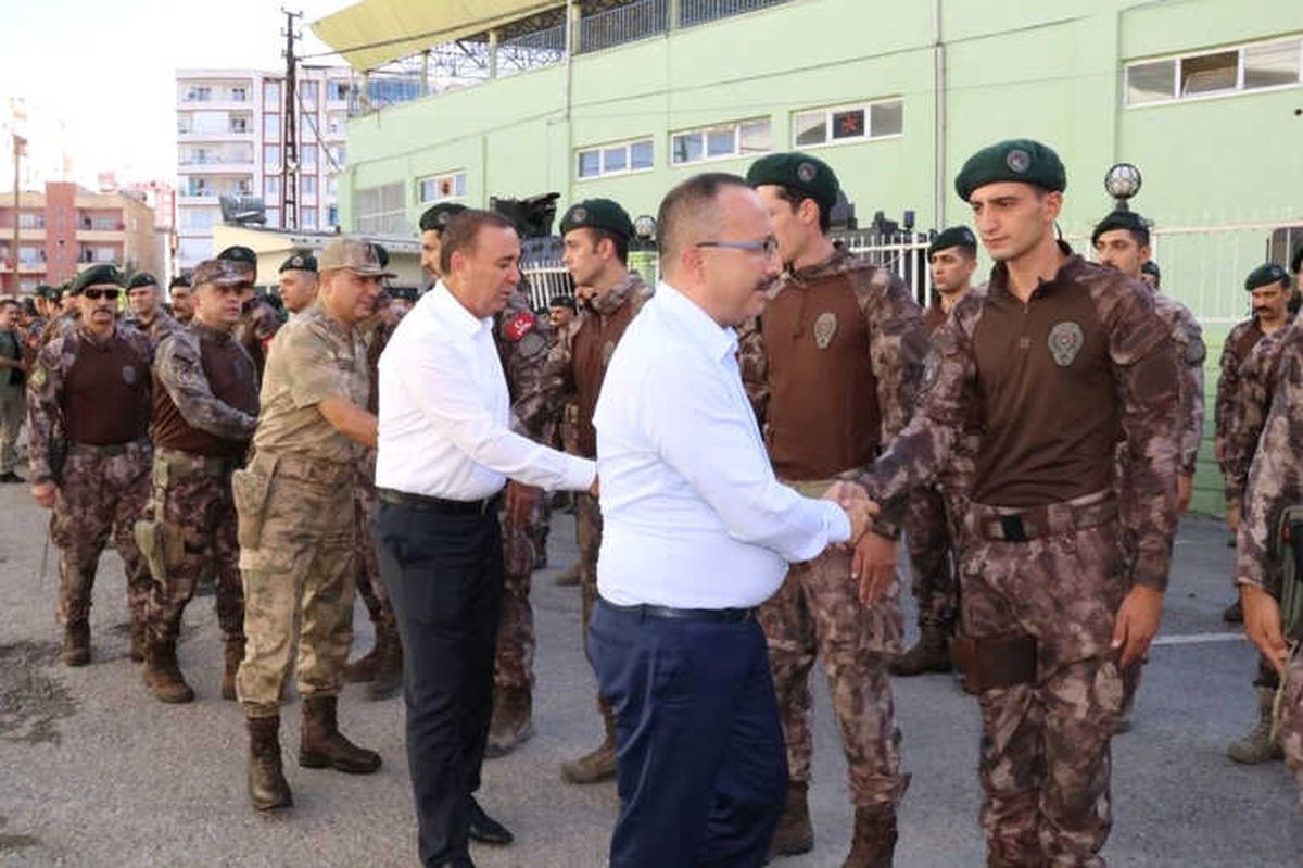 Siirt Valisi Atik, Mehmetçikle Bayramlaştı