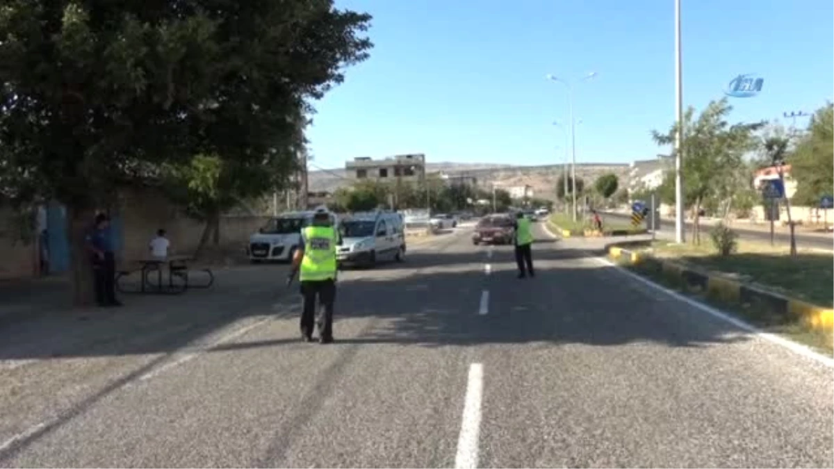 Trafik Ekiplerinden Şekerli Kolonyalı Yol Uygulaması