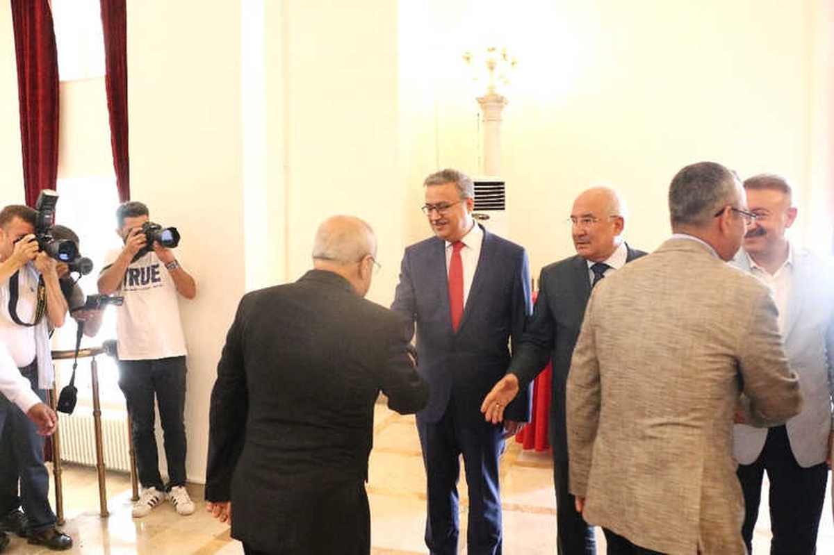 Vali Su, Kamu Görevlileri ve Vatandaşlarla Bayramlaştı