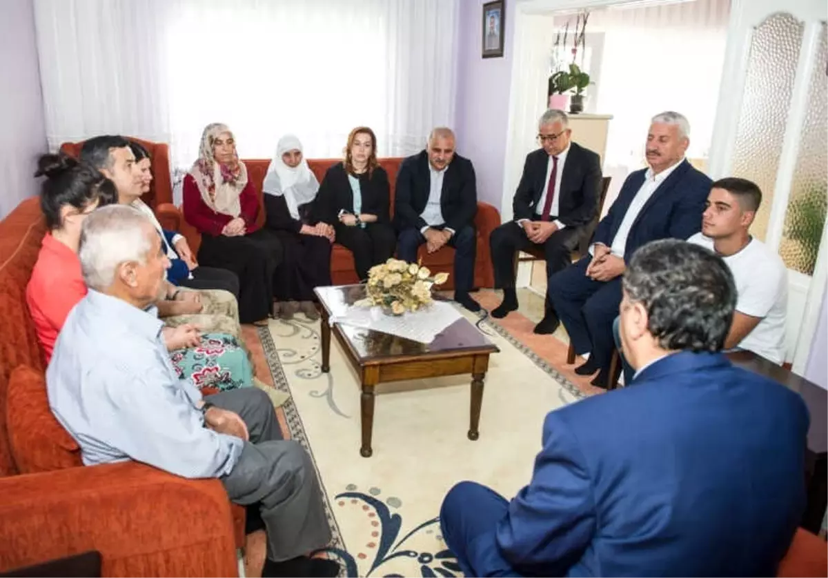 Vali Zorluoğlu ve Protokolden Şehit Ailelerine Bayram Ziyareti