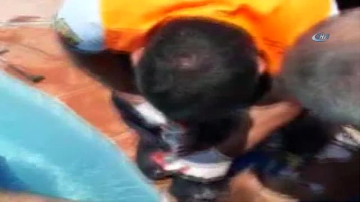 Yüzme Havuzunun Vakum Borusuna Sıkışan Çocuğu İtfaiye Kurtardı