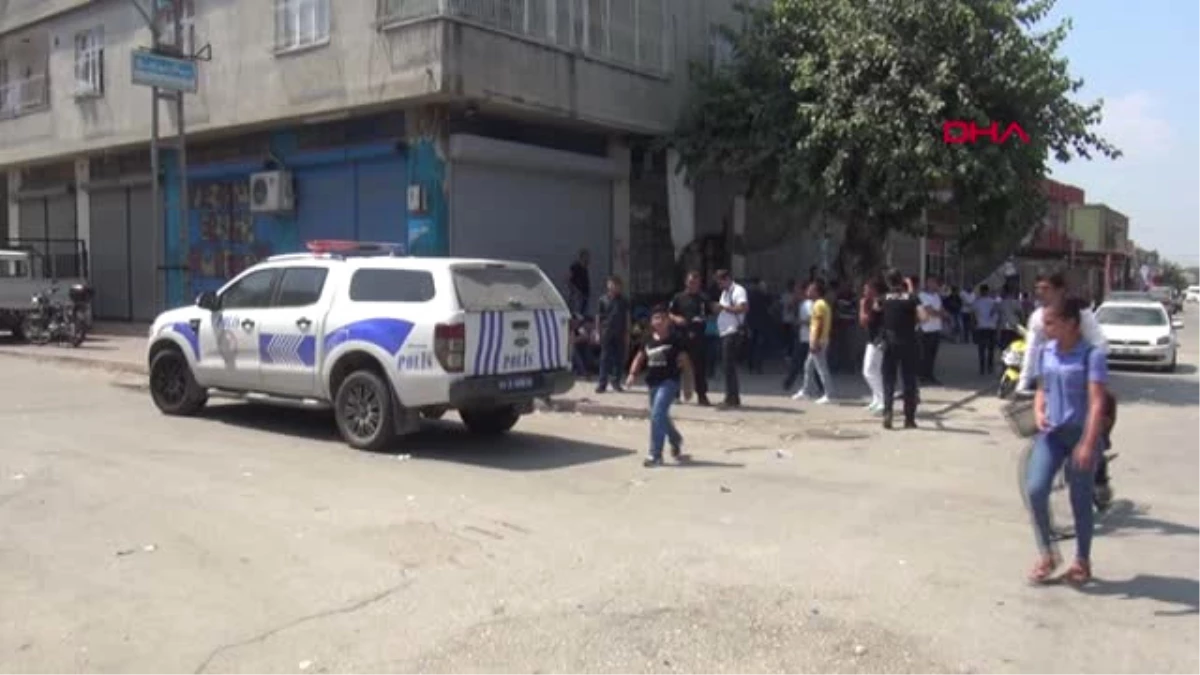 Adana\'da İki Grup Çatıştı; Yoldan Geçen Berfin de Vuruldu Hd