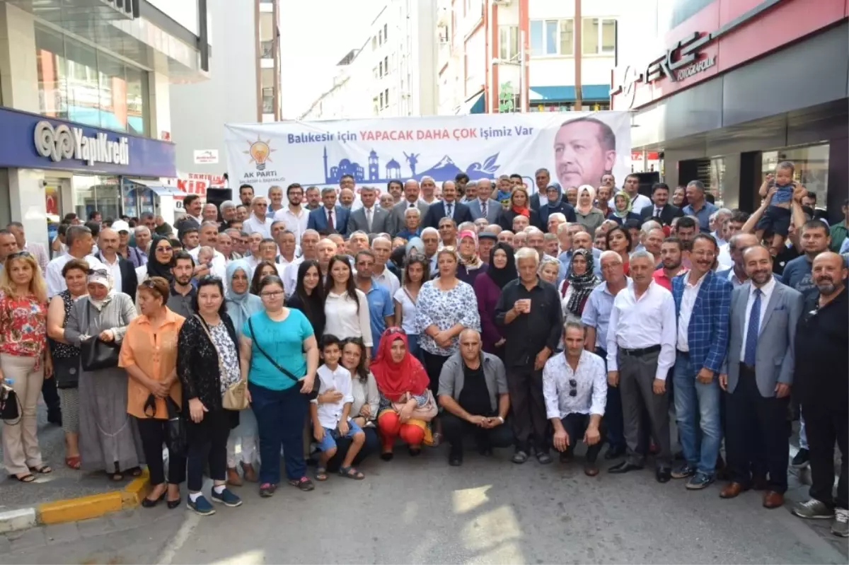 AK Parti\'den Miting Gibi Bayramlaşma