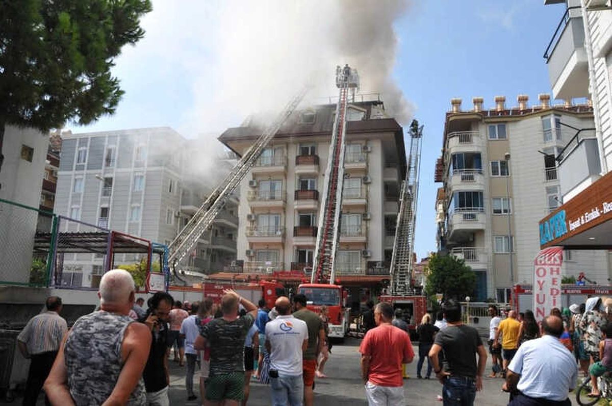 Antalya\'da Otelde Yangın Paniği