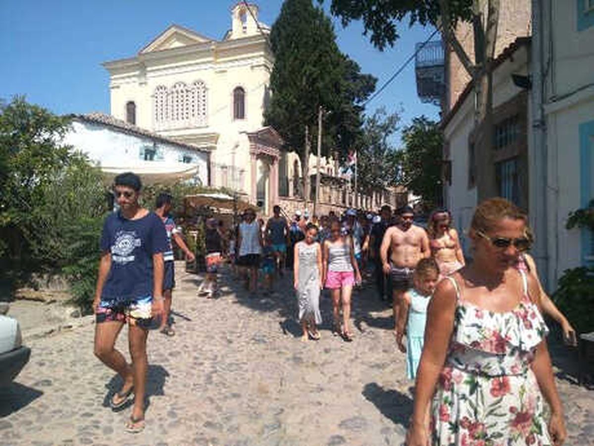 Ayvalık\'ta Bayram Yoğunluğu