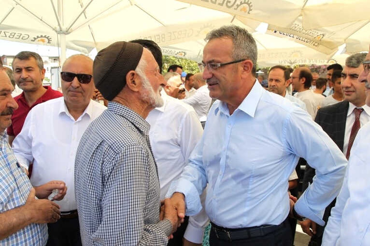 Gebzeliler Kent Meydanında Kucaklaştı
