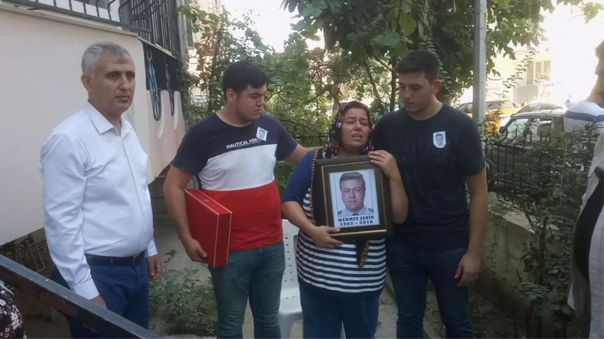 İzmir\'de Kurban Kestikten Sonra Fenalaşan Polis Hayatını Kaybetti