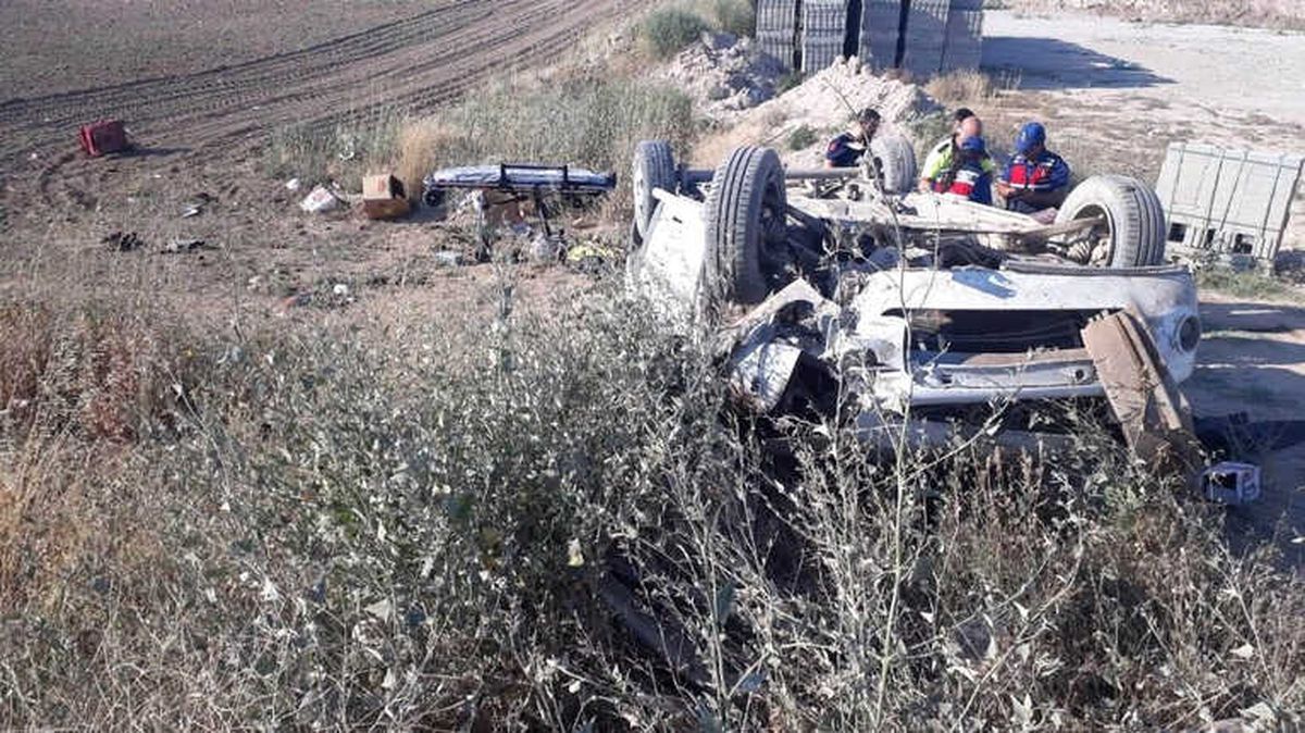 Kırşehir\'de Otomobil Şarampole Devrildi: 1 Ölü, 3 Yaralı