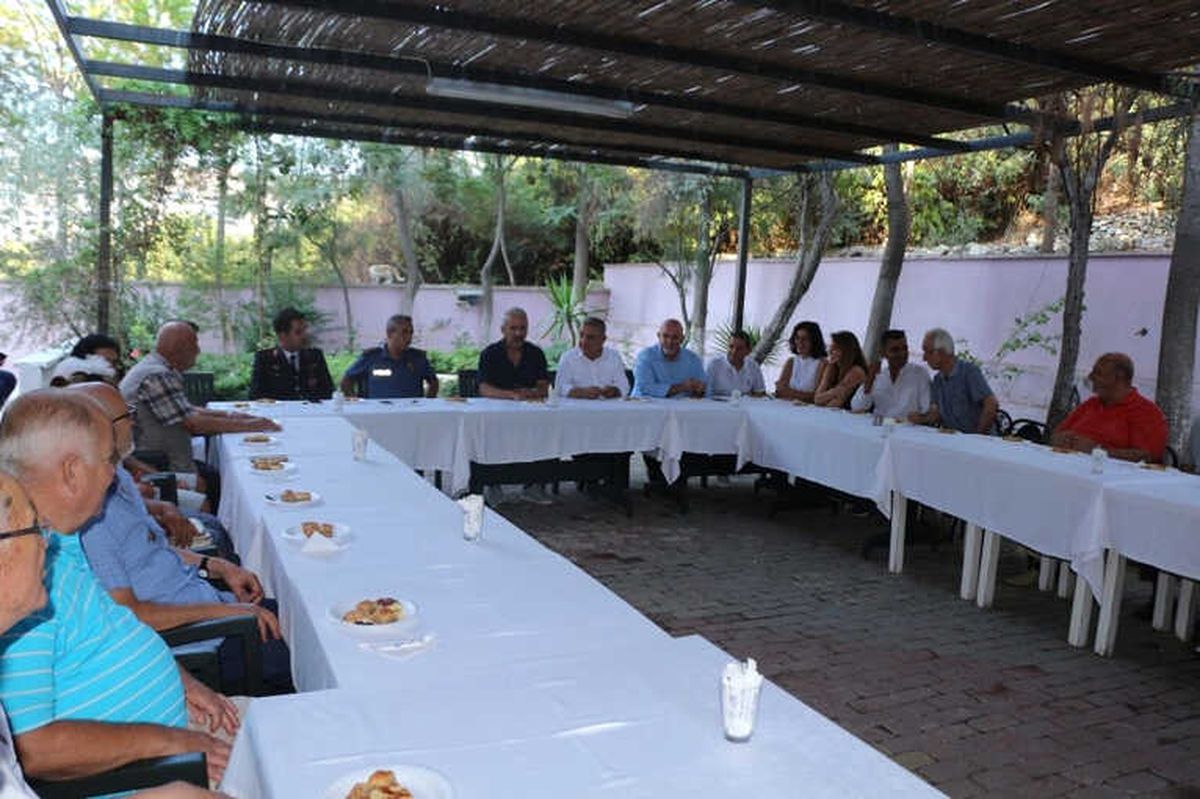 Kuşadası\'nda Bayramlaşma Kervansaray\'da Yapıldı