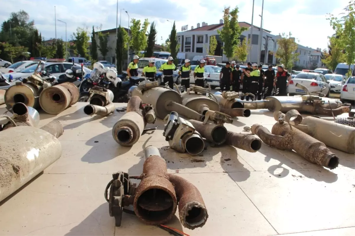 Polis Standart Dışı Araçlara Geçit Vermiyor