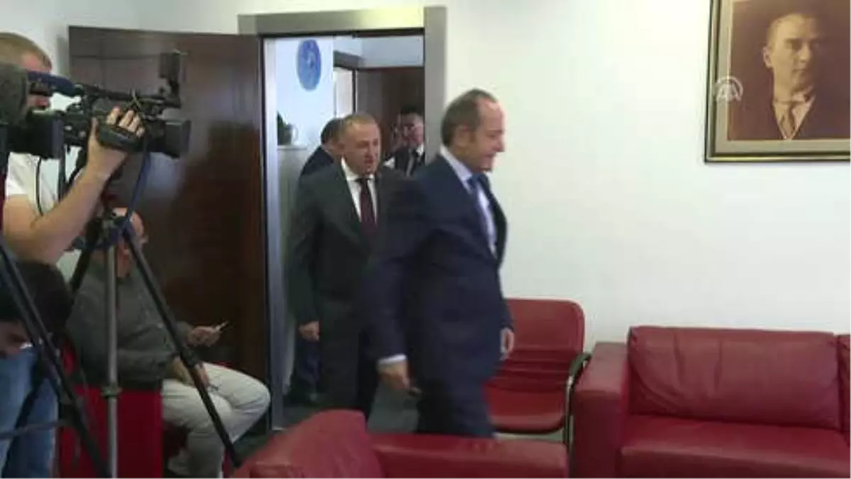 Siyasi Partilerde Bayramlaşma - DP Heyetinden CHP\'ye Ziyaret