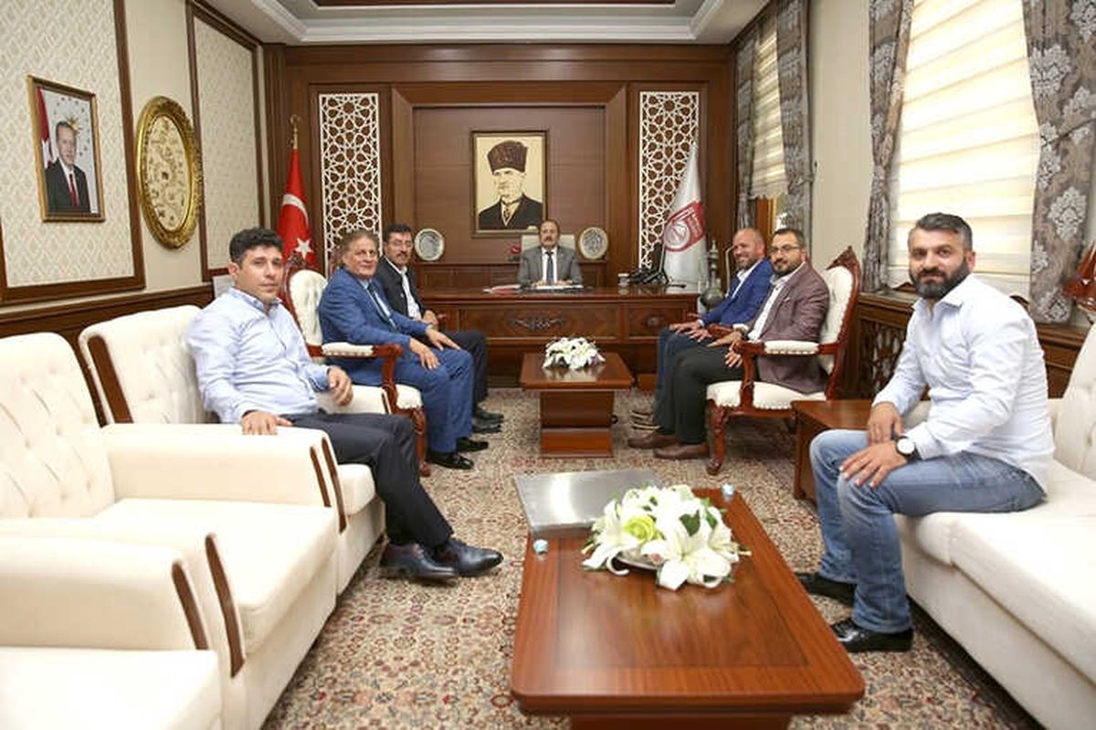 Stuttgart Bayburt Kültür Derneği Heyeti Vali Pehlivan\'ı Ziyaret Etti