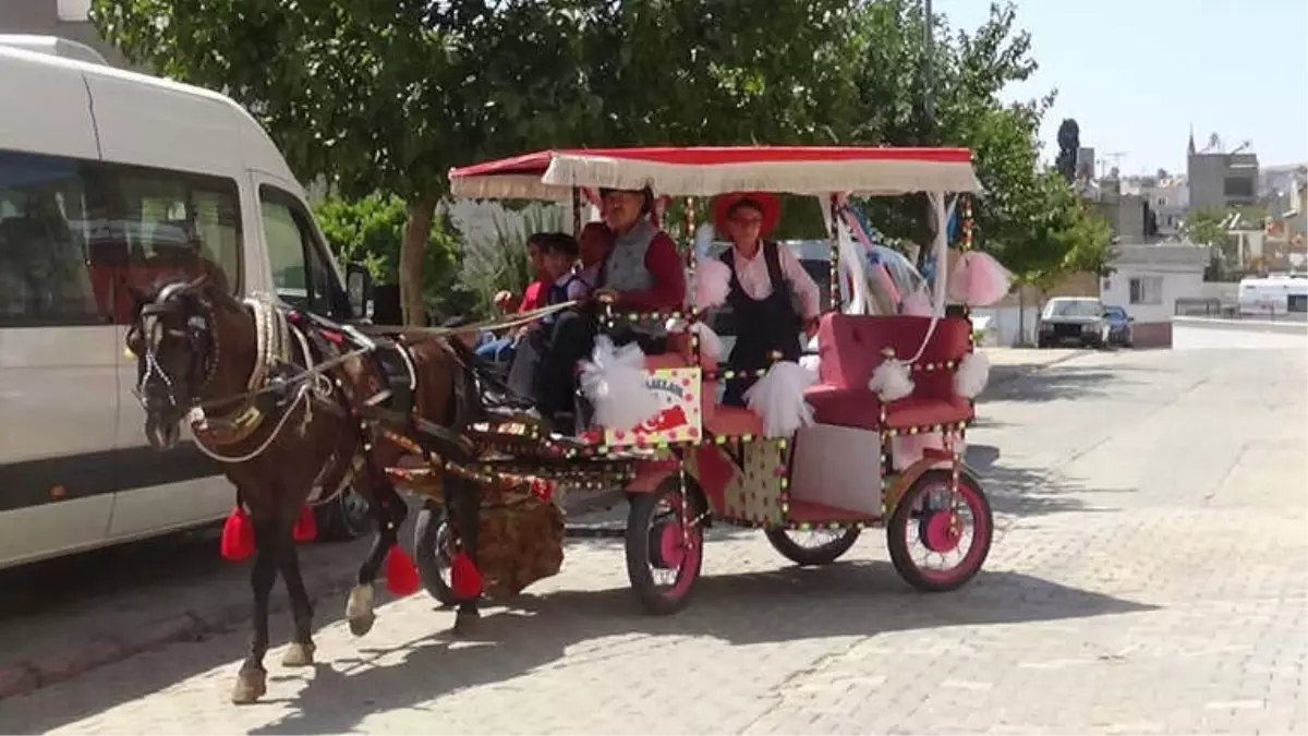 Suriyeli Çocuklar Bayram Yerinde Gönüllerince Eğleniyor