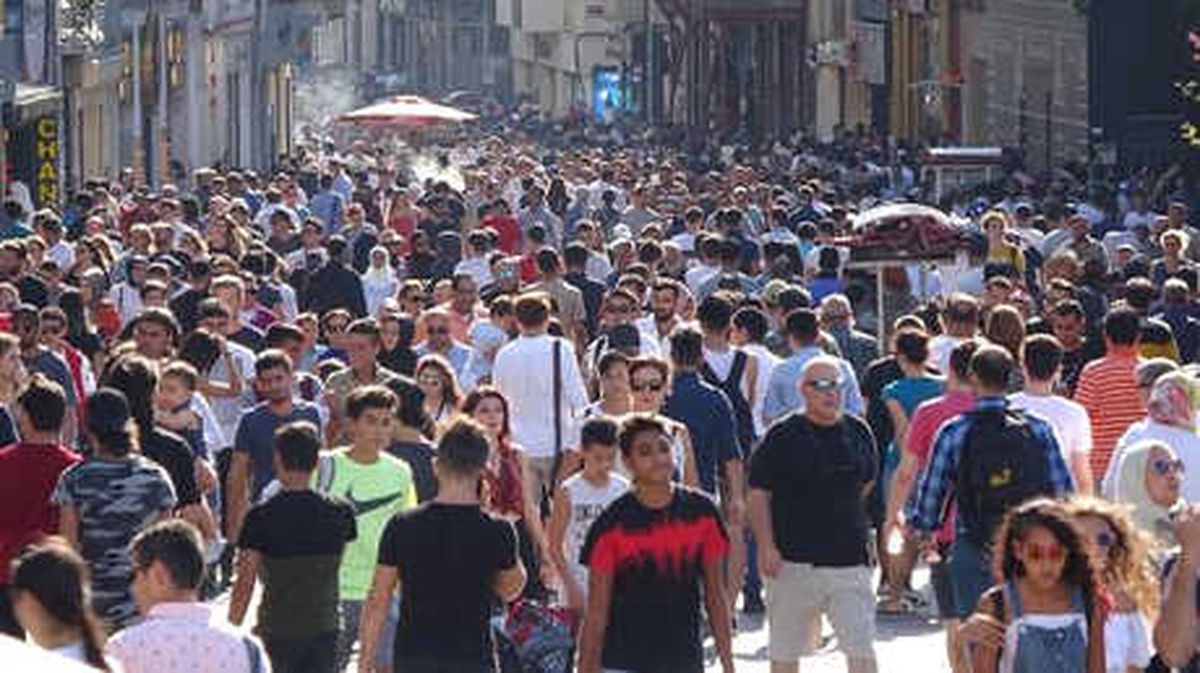 Taksim\'de Adım Atacak Yer Kalmadı
