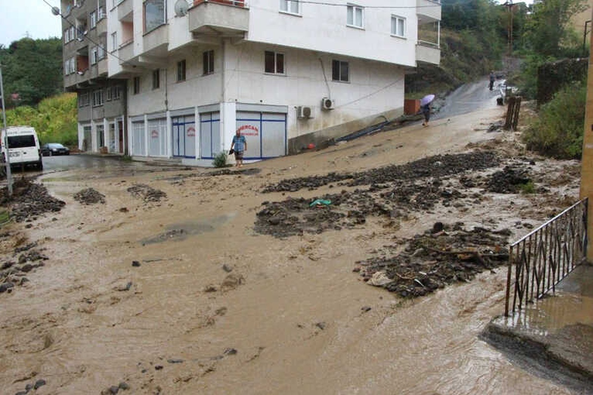 Trabzon\'da Aşırı Yağış Heyelana Neden Oldu
