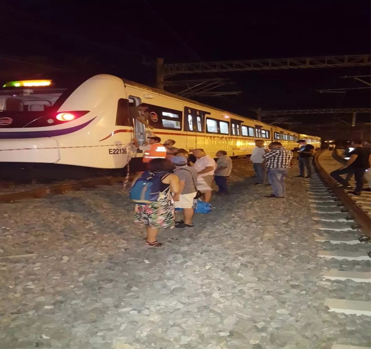 Tren Raydan Çıktı, Faciadan Dönüldü