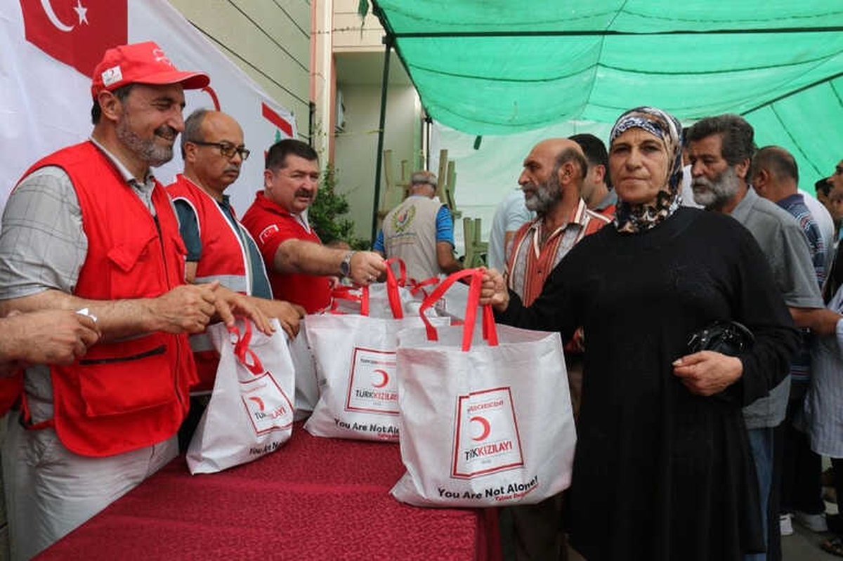 Türk Kızılayı İhtiyaç Sahiplerini Sevindirdi