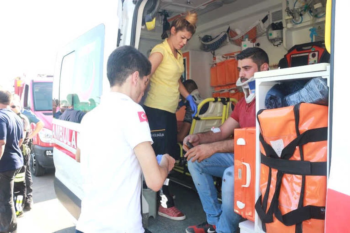 Virajı Alamayan Otomobil Dereye Uçtu: 2 Yaralı